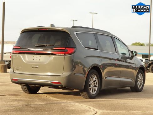 Used 2022 Chrysler Pacifica Touring-L FWD image 7
