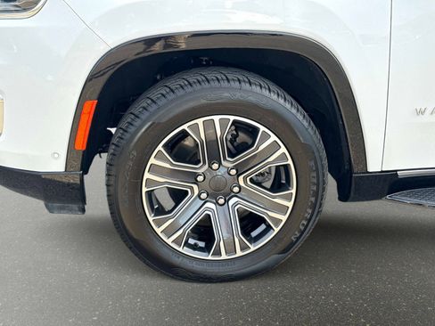 Used 2024 Jeep Wagoneer Series II image 11