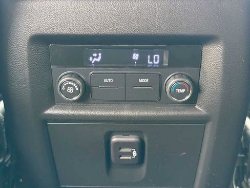 Used 2023 Chevrolet Traverse LT AWD/4WD image 30