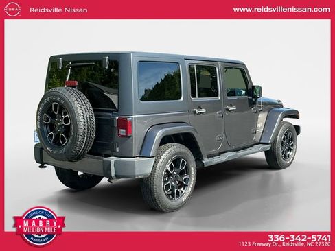 Used 2018 Jeep Wrangler Unlimited Sahara w/ Connectivity Group AWD/4WD image 6