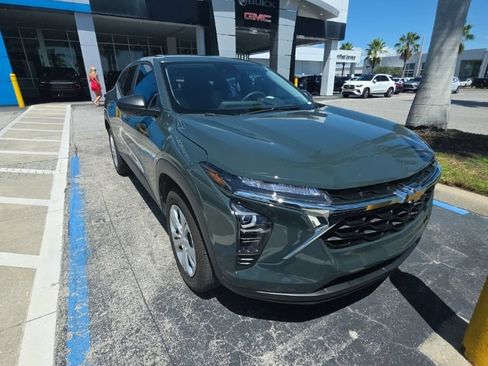 Used 2026 Chevrolet Trax LS w/ Driver Confidence Package FWD image 2