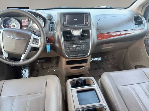 Used 2013 Chrysler Town & Country Touring w/ Trailer Tow Group image 12