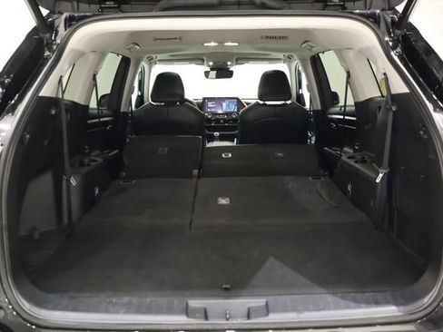 Used 2023 Toyota Highlander XLE image 36