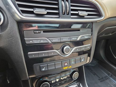 Used 2017 INFINITI QX30 Premium w/ Cargo Package image 5