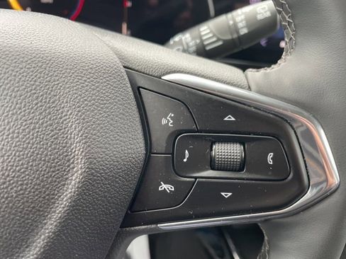 Used 2025 Chevrolet Trax LT w/ LT Convenience Package image 27