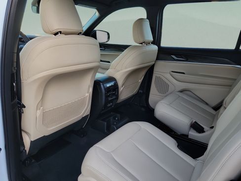Used 2025 Jeep Grand Cherokee L Limited RWD image 6