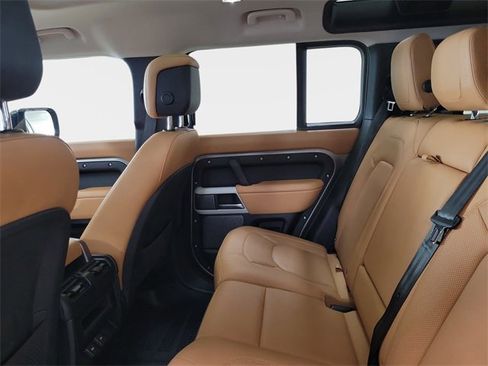 Certified 2024 Land Rover Defender 110 S image 31