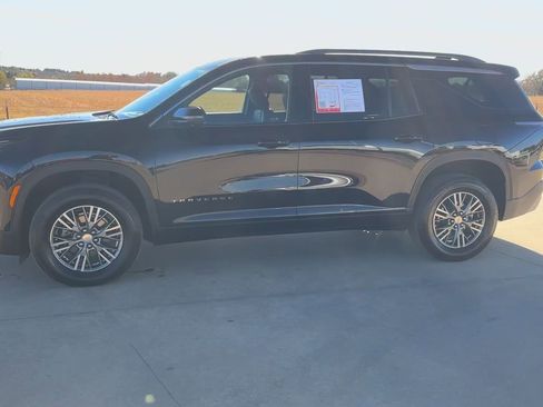 Used 2024 Chevrolet Traverse LT image 6