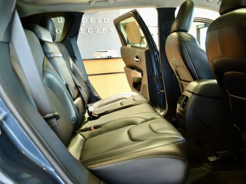 Used 2019 Jeep Cherokee Limited image 23