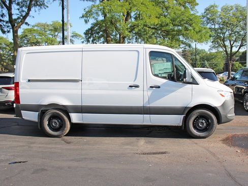 Used 2025 Mercedes-Benz Sprinter 2500 image 2