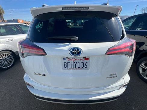Certified 2018 Toyota RAV4 XLE image 5