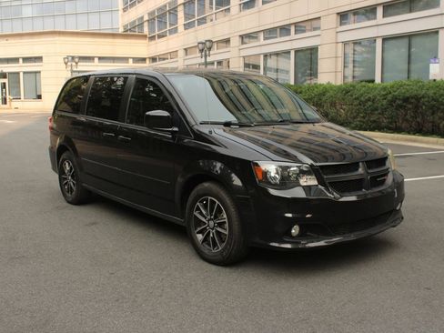 Used 2015 Dodge Grand Caravan SXT w/ Blacktop Package FWD image 1