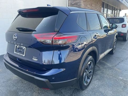 Used 2024 Nissan Rogue SV FWD image 6
