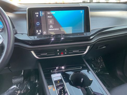 Used 2025 Volkswagen Atlas Cross Sport SE image 18