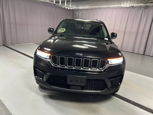 Used 2023 Jeep Grand Cherokee Laredo AWD/4WD image 2