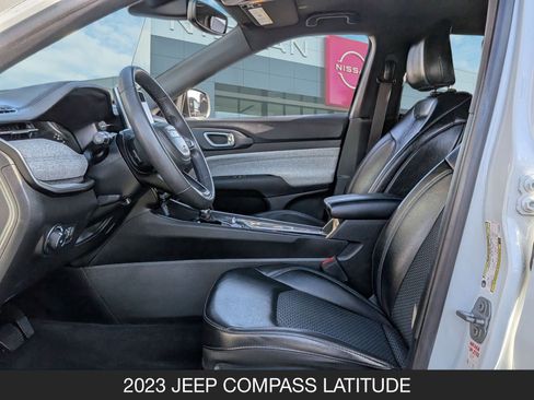 Used 2023 Jeep Compass Latitude image 15