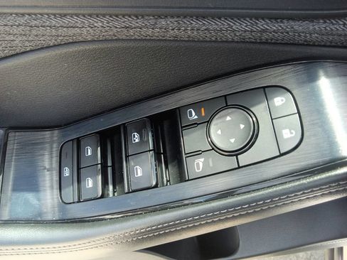Used 2022 Nissan Rogue SV FWD image 18