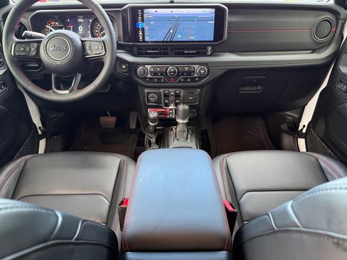 Used 2024 Jeep Wrangler Unlimited Rubicon AWD/4WD image 13