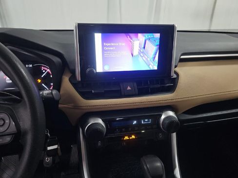 Used 2023 Toyota RAV4 LE AWD/4WD image 8