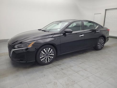 Used 2023 Nissan Altima 2.5 SV image 2