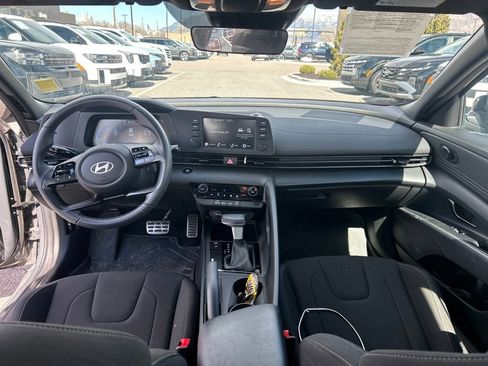 Used 2025 Hyundai Elantra Sport FWD image 11