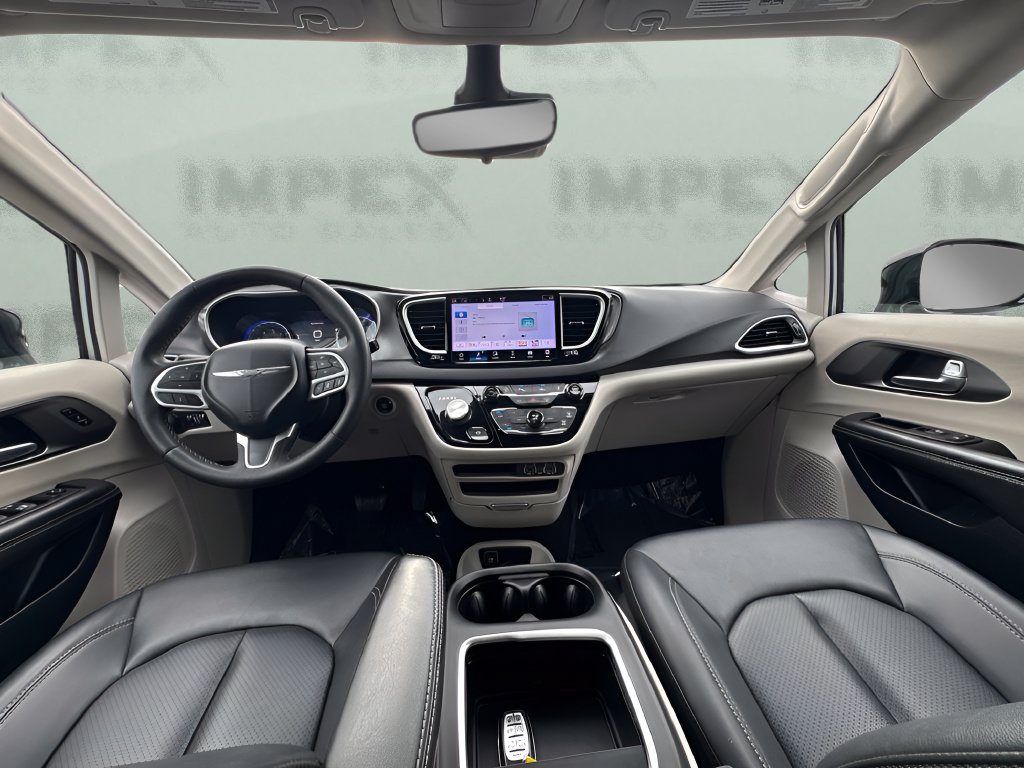 Used 2024 Chrysler Pacifica Touring-L FWD image 13