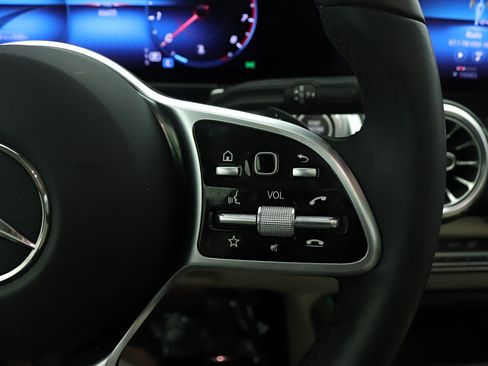 Used 2023 Mercedes-Benz GLB 250 4MATIC image 12