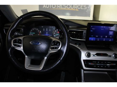 Used 2023 Ford Explorer XLT w/ Equipment Group 202A image 39