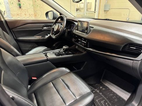 Used 2023 Nissan Rogue SL image 6