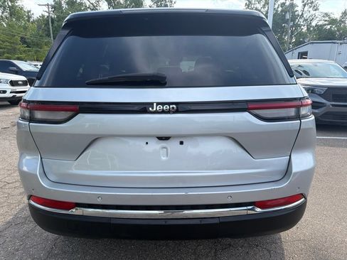 Used 2022 Jeep Grand Cherokee Limited AWD/4WD image 6