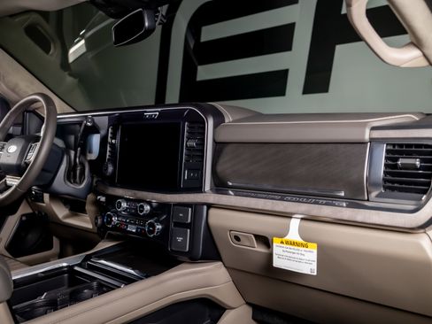 Used 2026 Ford F450 Platinum w/ Platinum Plus Package image 33