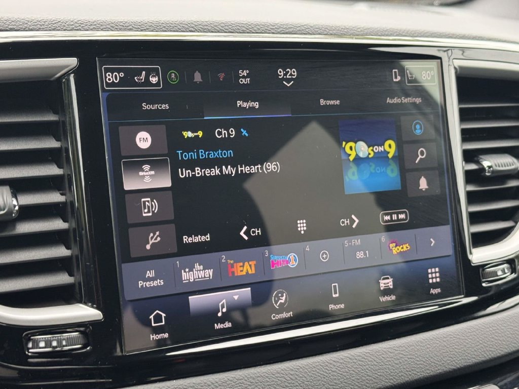 Used 2026 Chrysler Pacifica Select FWD image 3