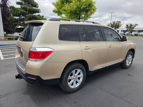 Used 2013 Toyota Highlander FWD image 3