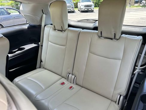 Used 2019 INFINITI QX60 Luxe w/ Essential Package FWD image 25