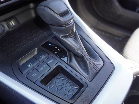 Certified 2023 Toyota RAV4 LE FWD image 18