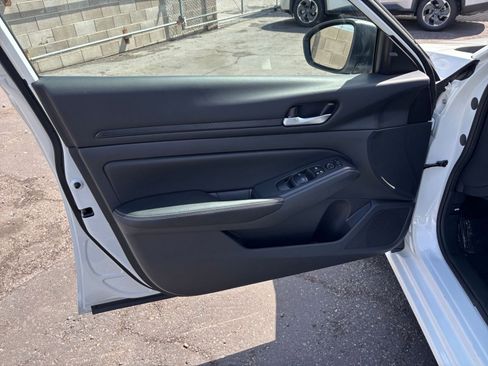 Used 2025 Nissan Altima 2.5 SV FWD image 18