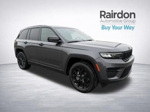 Used 2025 Jeep Grand Cherokee Altitude w/ Trailer Tow Package AWD/4WD image 1