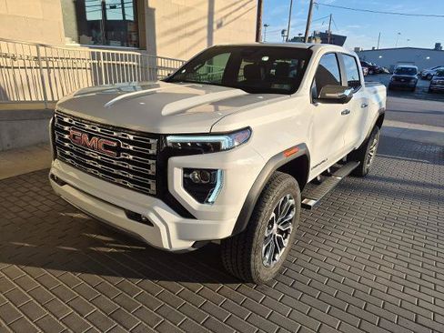 Used 2023 GMC Canyon Denali AWD/4WD image 1