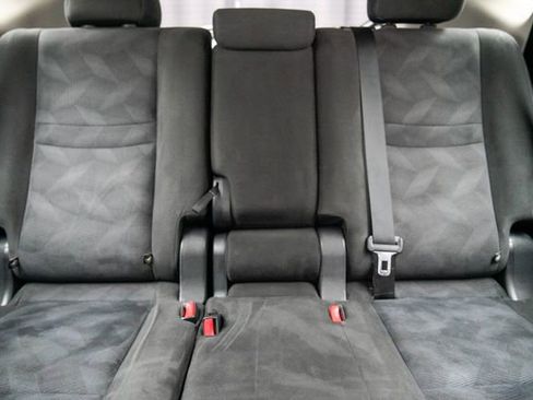 Used 2016 Nissan Rogue SV AWD/4WD image 25