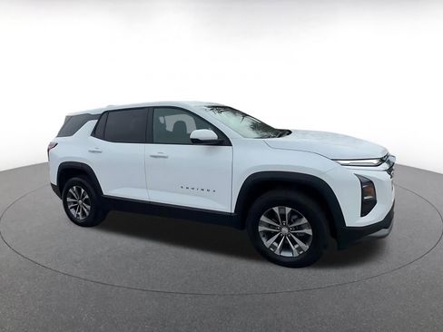 Used 2025 Chevrolet Equinox LT image 2