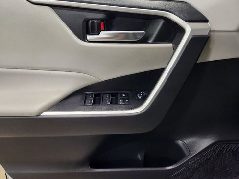 Used 2022 Toyota RAV4 XLE image 42