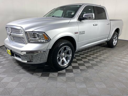 Used 2017 RAM 1500 Laramie w/ Convenience Group AWD/4WD image 4