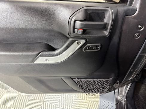 Used 2014 Jeep Wrangler Unlimited Sahara w/ Max Tow Package AWD/4WD image 11