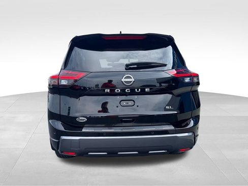 Used 2025 Nissan Rogue SL w/ SL Premium Package FWD image 4