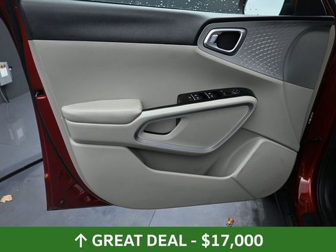 Used 2025 Kia Soul LX w/ LX Technology Package FWD image 20