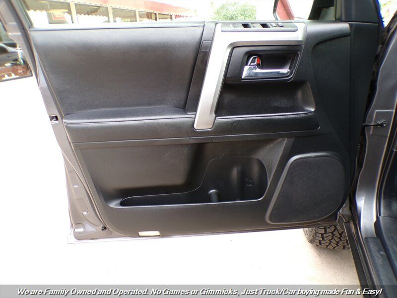 Used 2020 Toyota 4Runner SR5 AWD/4WD image 11