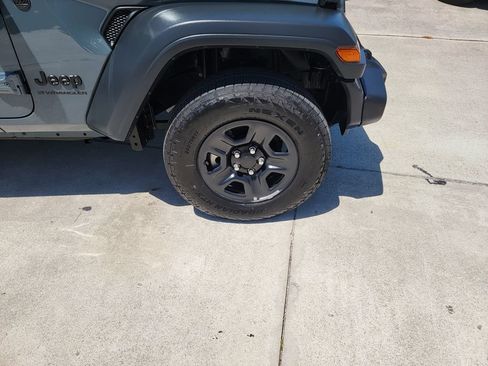 Used 2026 Jeep Wrangler Unlimited Sport AWD/4WD image 9