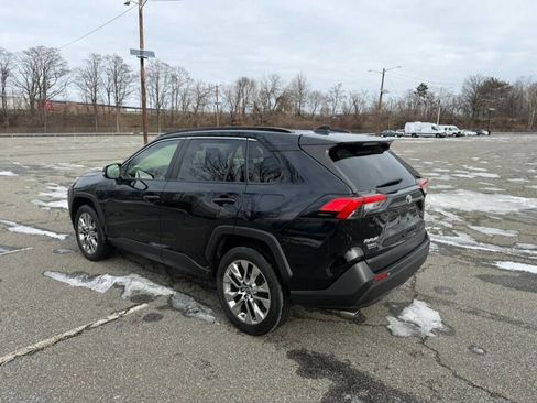 Used 2019 Toyota RAV4 XLE Premium image 6