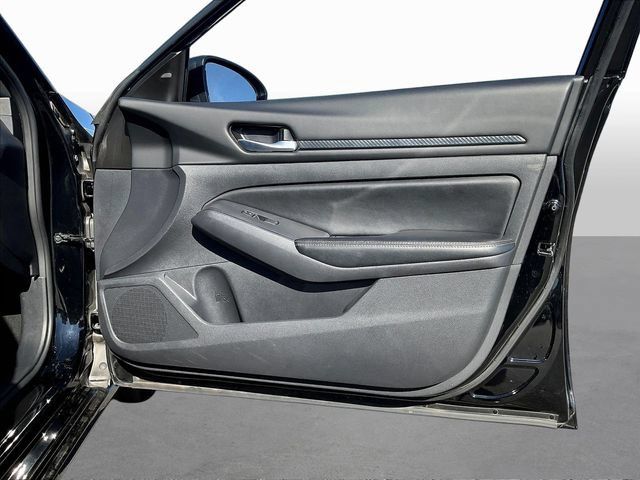 Used 2025 Nissan Altima 2.5 SV FWD image 27