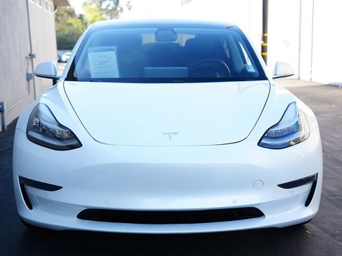 Used 2020 Tesla Model 3 Standard Range image 2